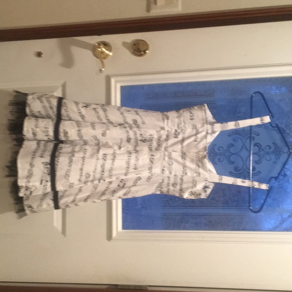 Dress - Picture 2 of 3